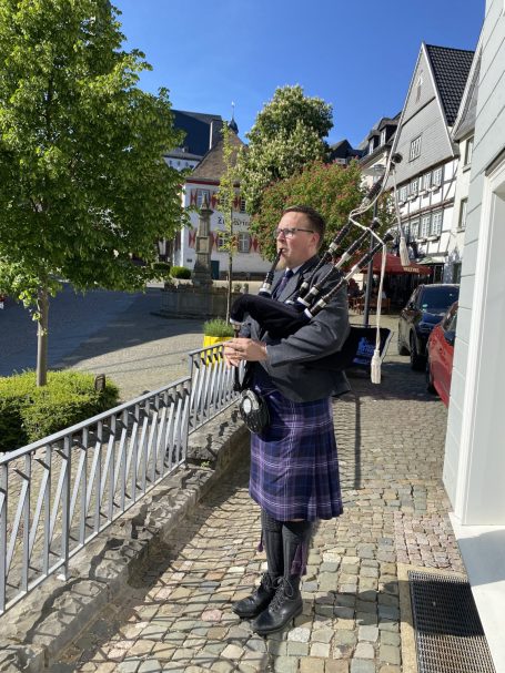 Ruhrpiper Björn Frauendienst spielte auf dem Dudelsack